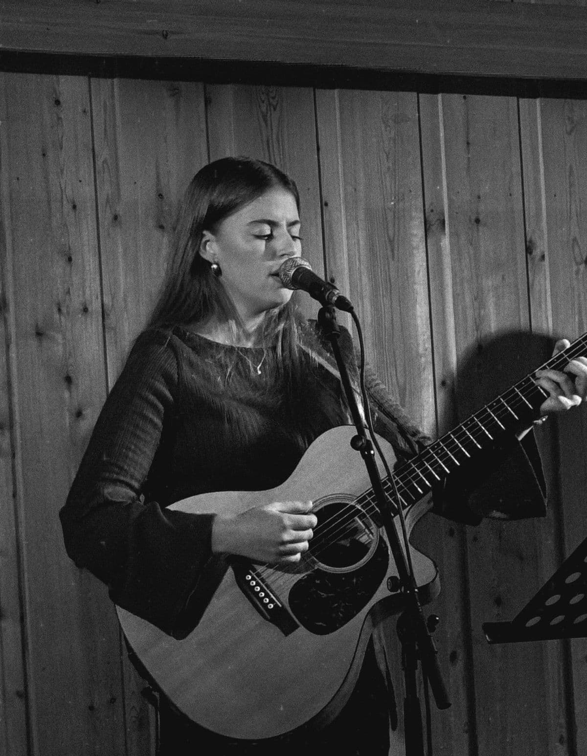 Lina med gitar